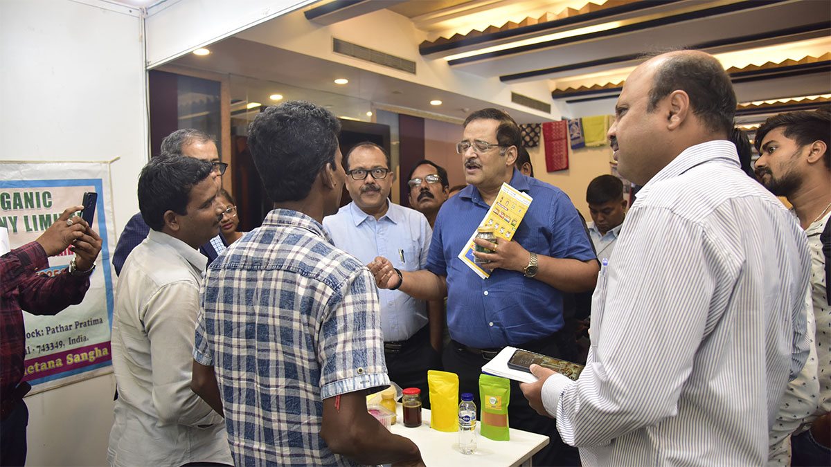 Dr. Subrata Gupta, IAS, ACS, Dept. of Food Processing Industries and Horticulture interacting at one of the exhibition stalls.
