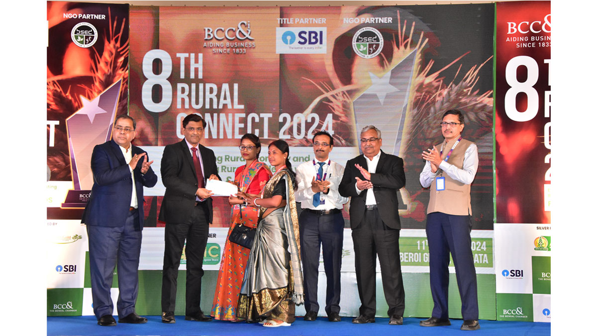  FPOs being handed over the in-principle loan sanction letter by SBI.