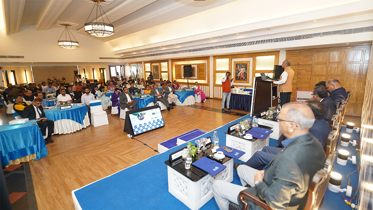  Distinguished participants.