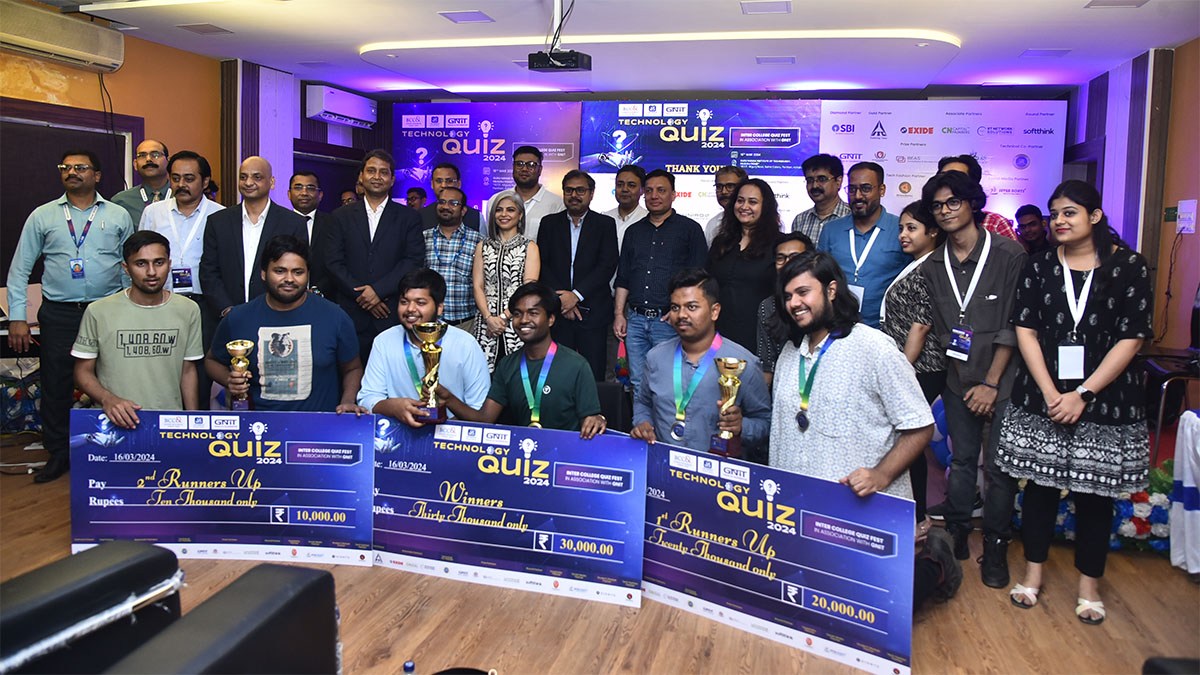 The winning teams (L to R) from IIT Kharagpur, IIM Kolkata & KIIT with the dignitaries.