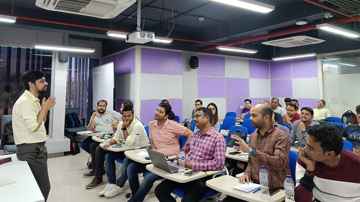 Mr. Sourav Bhaumik, esteemed Faculty of the Course interacting with the participants on the concluding day of the Course (9th March 2024).