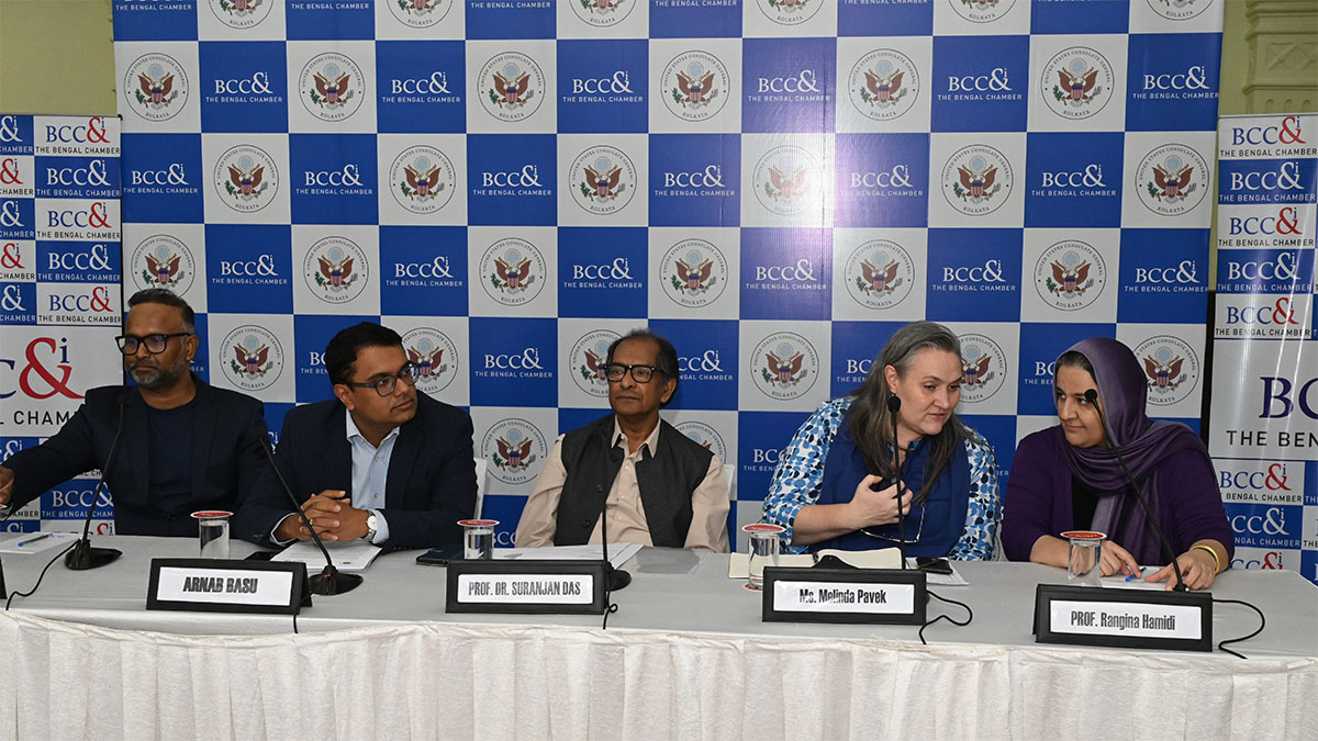 From L to R, Dr. Kanadpriya Basu, Professor of Practice, Data Science & Leadership Development. Senior Advisor to Dean & Director General, Lead – Business Analytics Executive Program, Thunderbird School of Global Management, Arizona State University, Mr. Arnab Basu, President Designate, The Bengal Chamber and Advisory Leader, Price Waterhouse Coopers Pvt. Ltd., Prof. Dr. Suranjan Das, Vice Chancellor, Adamas University, Ms. Melinda Pavek, Consul General of the United States of America, and Professor Rangina Hamidi, Professor of Practice, Thunderbird School of Global Management, Arizona State University, distinguished speakers in the session