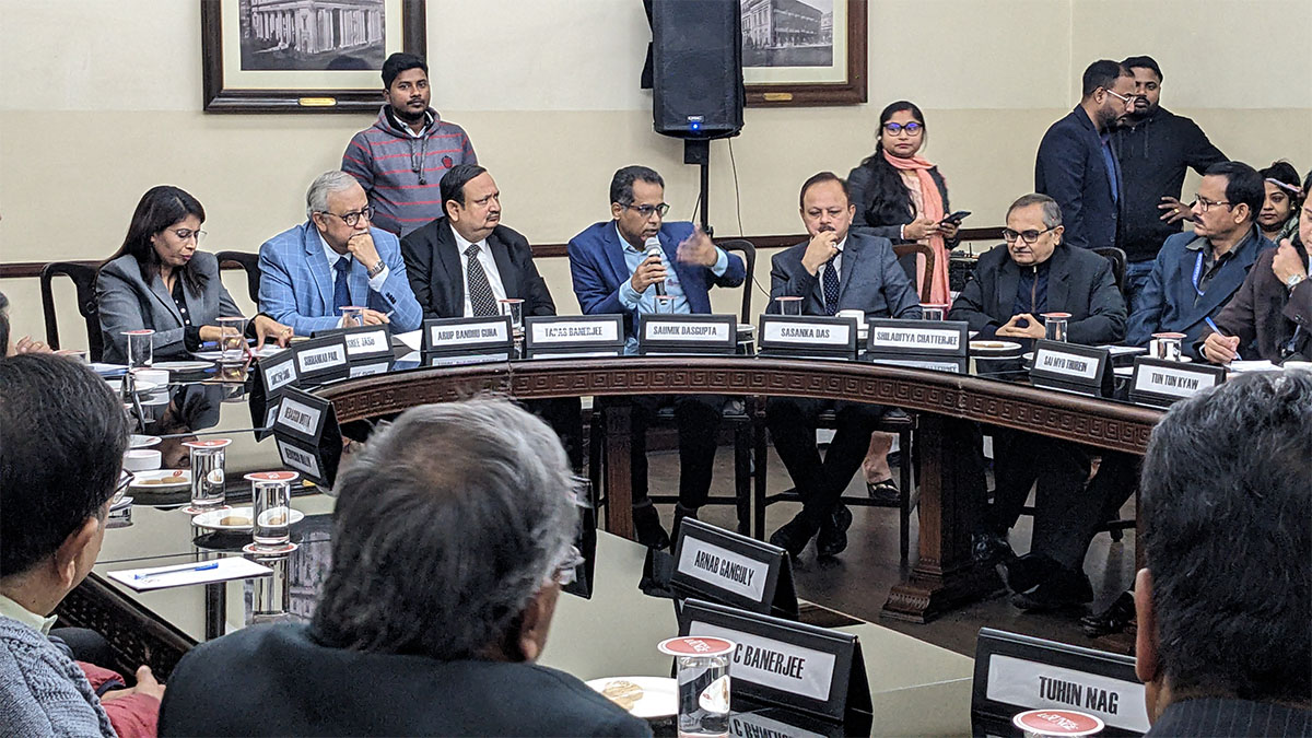 Mr. Saumik Dasgupta, HOD International Division, Narayana Health Howrah proposing the Myanmar visit to hon’ble Union Minister.