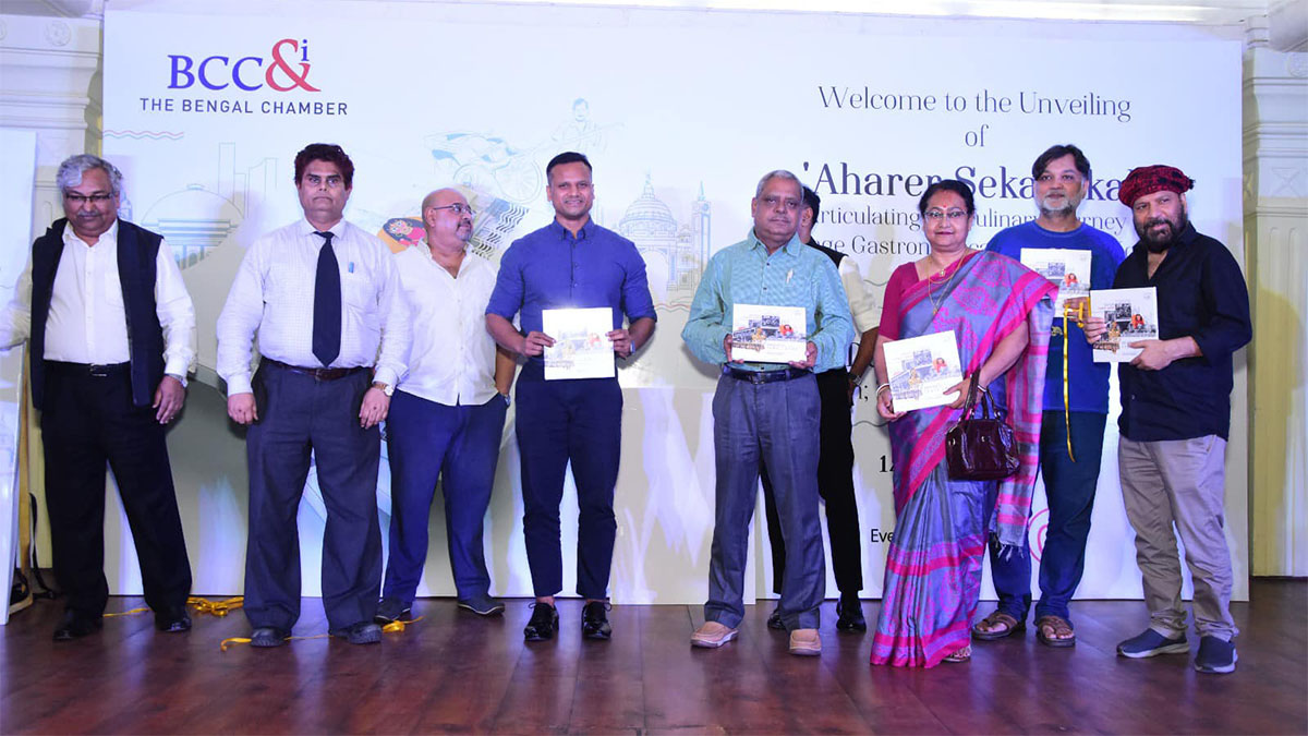 Representatives from Shree Krishna Sweets and Nalin Chandra Das & Sons along with other dignitaries
