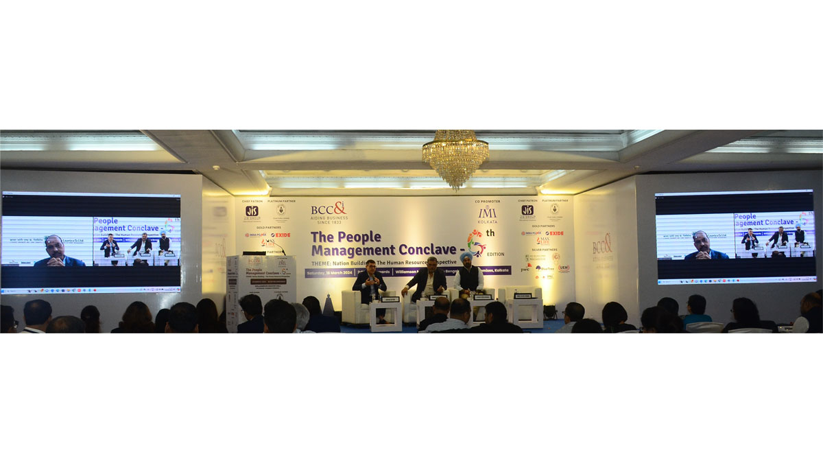 ‘Session on CEO: The first (C)HRO’ moderated by Mr. Arnab Chakraborty, Vice President - HR, CESC Limited. To his right was Mr. Rupak Barua, Adviser, Manipal Health Enterprises Pvt. Ltd. and to his left was Mr. Ranbheer Singh Dhariwal, Chief Executive Officer, Max Life Pension Fund Management. Mr. Adika Ratna Sekhar, Chairman and Managing Director, Balmer Lawrie & Co. Ltd. joined online.
