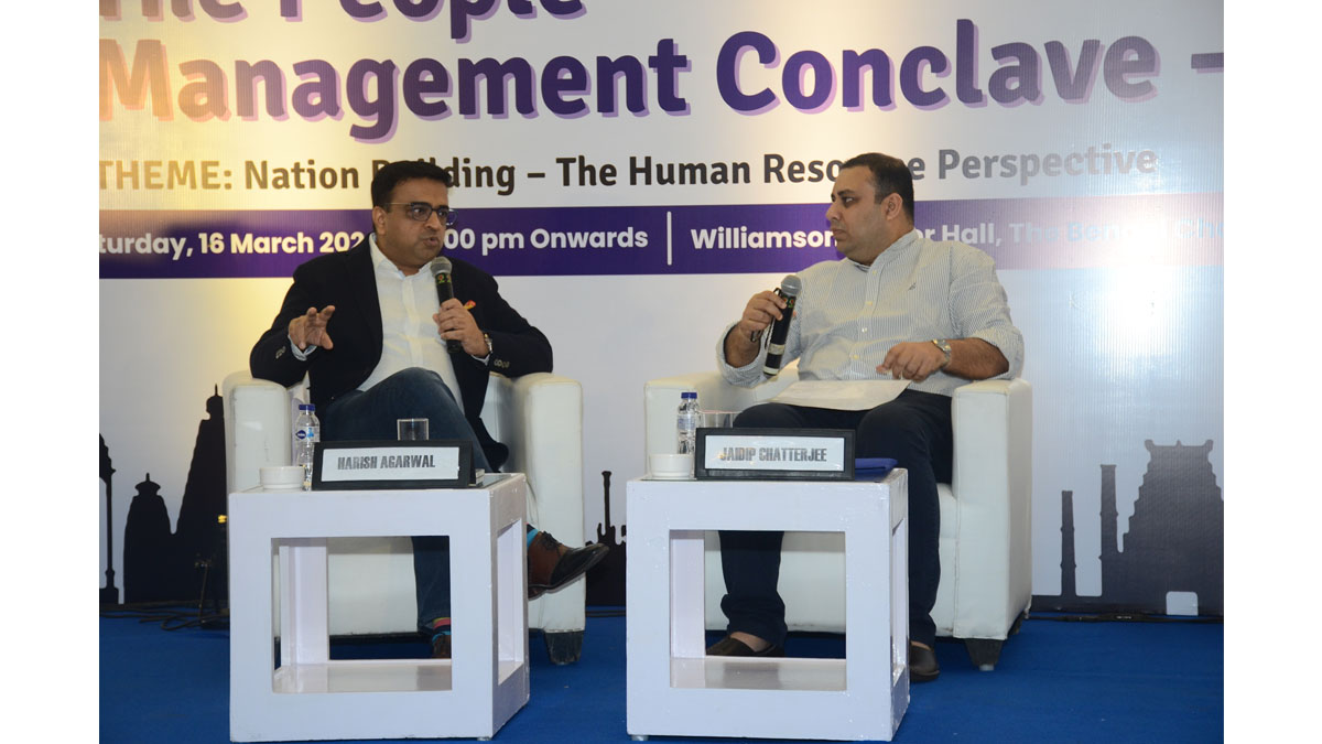 A fire side chat on ‘Will AI replace HR’ Session on Engagement Paradigm – Successful Practices and Challenges ahead moderated by Mr. Jaidip Chatterjee, Co- Chairperson, People Management National Committee, The Bengal Chamber of Commerce and Industry and Chief Human Resource Officer, SREI Group. To his right was Mr. Harish Agarwal, Managing Partner – Kolkata and East, Ernst & Young LLP (EY)