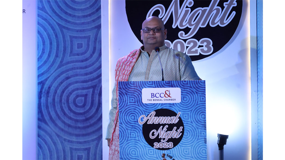 Mr. Arnab Chakraborty, Director, BCC&I, and Ms. Soma Mitra Mukherjee, Director, BCC&I on the left and Mr. Kumar Shivam, Director, BCC&I on the right, from The Chamber Secretariat, emceeing at the Defile de mode – a specially curated Runway walk on the occasion of BCC&I’s Annual Night 2023.