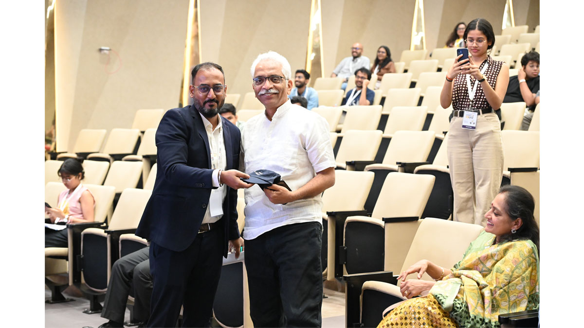 Mr. Harinarayan Sharma, CEO Manipal Foundation & Sr VP, MEMG International India Pvt Ltd, won an audience prize by a stellar answer. 