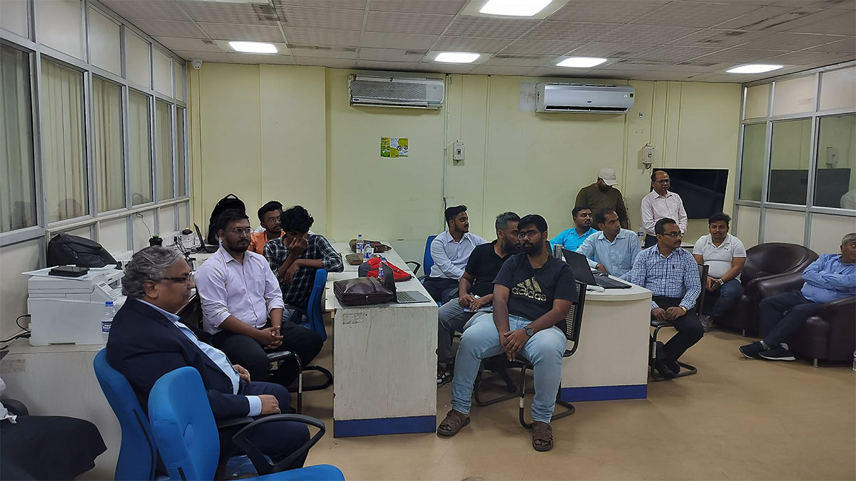 Mr. Gautam Ray, President, BCC&I and President-Corporate, RPSG Group (Left) sharing his inputs with Mr. Soumya Misra, Co-Founder, SISIR Radar Pvt. Ltd. (Right)